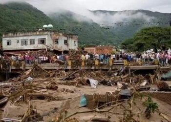 Al menos 25 personas murieron y 52 desaparecidas tras intensas lluvias