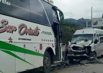 Accidente entre una buses y bus provoca 2 heridos