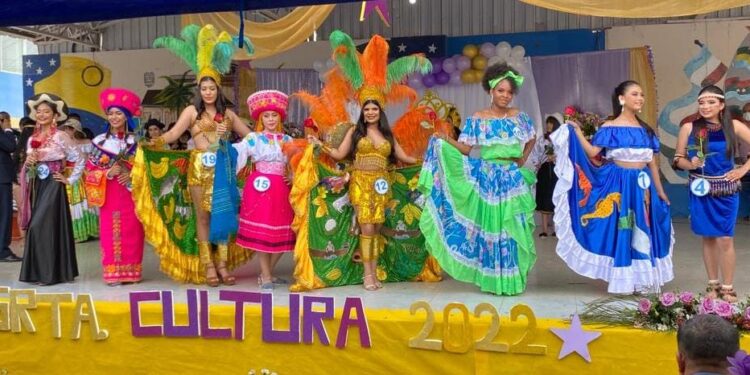 Colegio Nueve de Octubre eligió a la Señorita Cultura en su Aniversario 136