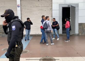 Robo al estilo sacapintas en el centro de Machala