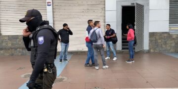 Robo al estilo sacapintas en el centro de Machala