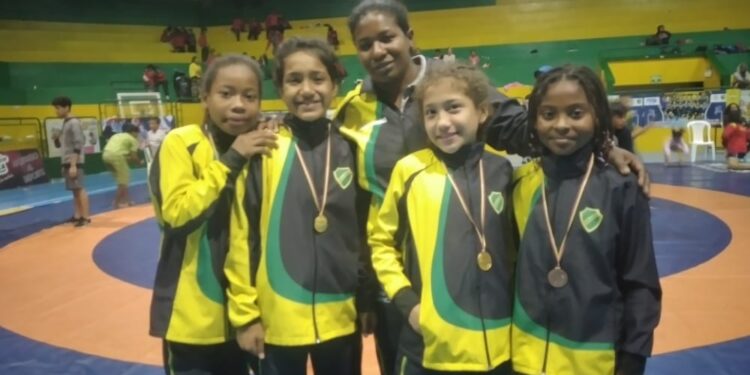 ORESES GANARON 7 MEDALLAS EN INFANTIL DE LUCHA EL EN PUYO