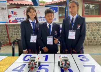 Estudiantes emprenden proyectos tecnológicos en concurso intercolegial