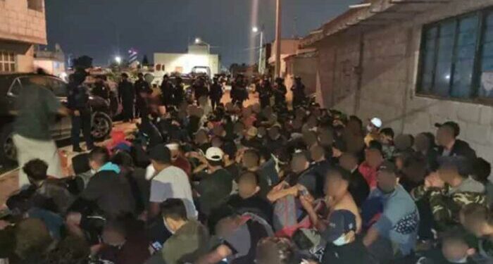 13 ecuatorianos entre los 223 migrantes irregulares hacinados en una vivienda