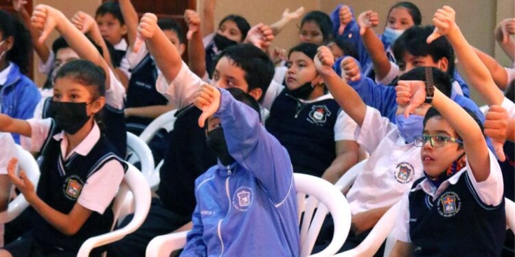 Estudiantes de la Esc. José Jaramillo Montoya aprendieron sobre señales de tránsito