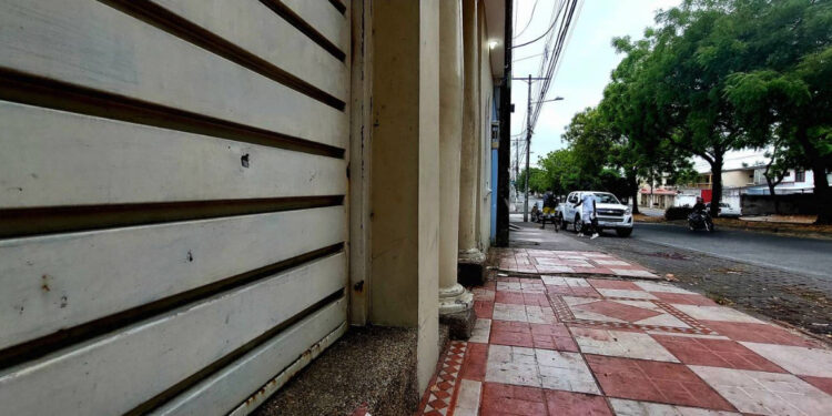 Dos hombres y dos mujeres recibieron disparos al salir de una fiesta