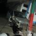 Carro chocó contra poste de alumbrado público