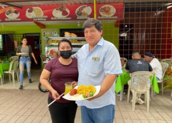 El Sabor de Brithany un negocio que nació de la necesidad de una familia.