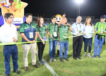 Se invirtió USD.610.000 INAUGURADAS LUMINARIAS EN ESTADIO 9 DE MAYO