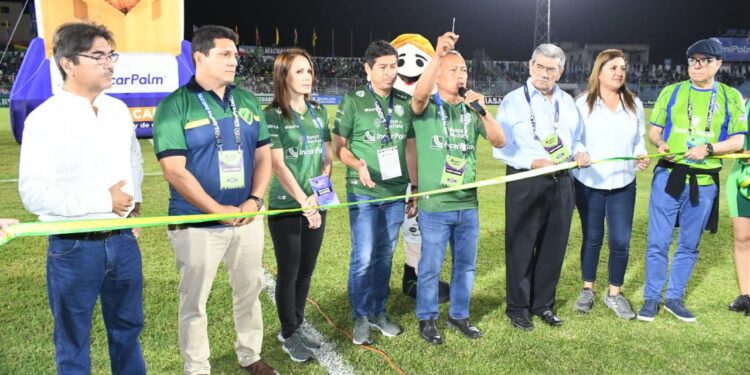 Se invirtió USD.610.000 INAUGURADAS LUMINARIAS EN ESTADIO 9 DE MAYO