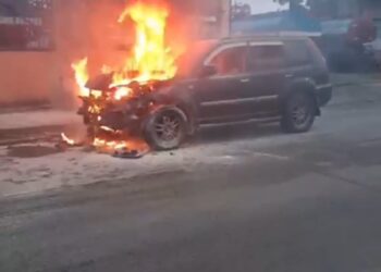 Carro se incendió mientras circulaba