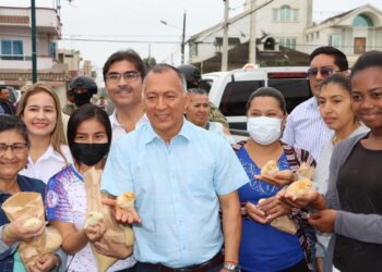 Pollitos y balanceado continúan entregándose en Machala