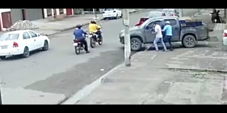 Sujetos hurtaron 10.000 dólares de una camioneta