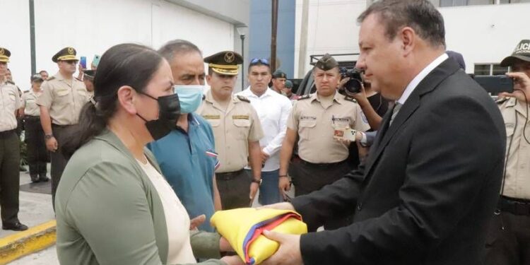Desde niña Veronica Songor soñaba con ser policía