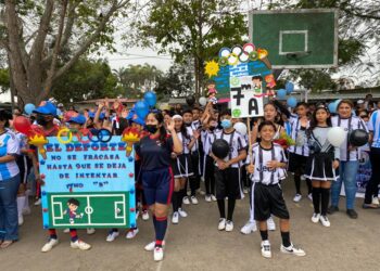 750 estudiantes inauguraron los juegos deportivos de la Escuela Galo Plaza Lasso