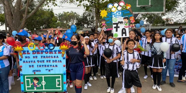 750 estudiantes inauguraron los juegos deportivos de la Escuela Galo Plaza Lasso