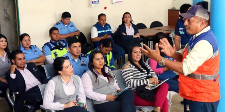 Funcionarios de Movilidad fueron capacitados previo al Simulacro Nacional