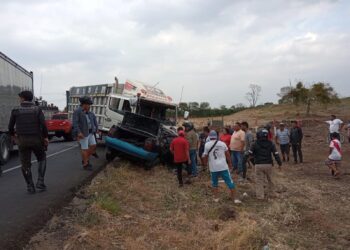 Choque frontal dejó tres fallecidos