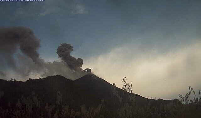 Columnas de ceniza del Sangay podrían afectar a Chimborazo y Bolívar