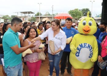 Entrega de pollitos llegaron a los barrios y ciudadelas de Arenillas