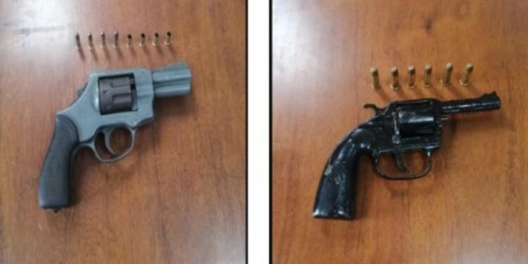 Sujeto habría sido detenido en poder de dos armas de fuego