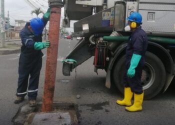 Aguas realiza limpieza de redes de alcantarillado en diferentes puntos de la ciudad