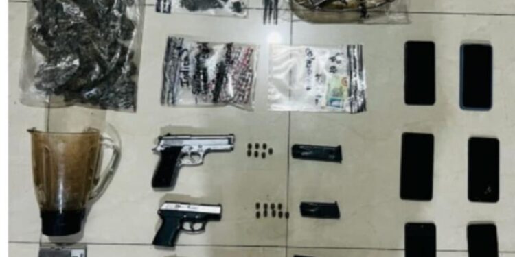 Tres sujetos con sustancias ilícitas y armas de fuego fueron detenidos