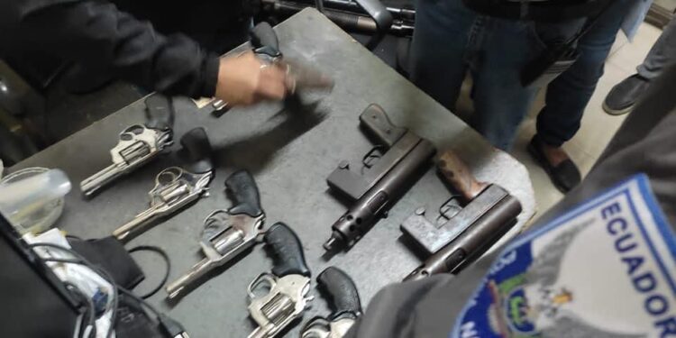 Comercializaban armas a grupos delictivos