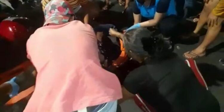 Falleció al chocar con su moto