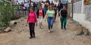 Gerente de Aguas recorrió barrios de El Cambio para socializar proyecto