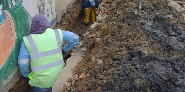 Aguas instaló red terciaria de alcantarillado en las calles Junín entre 6ta y 7ma norte