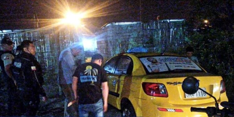Taxi robado fue hallado en un patio en Machala