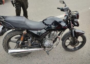 Manejaba una motocicleta reportada como robada