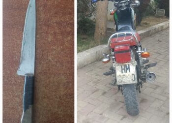 Con un cuchillo habría robado el celular a una señora