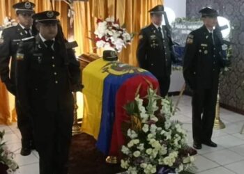 Restos de Verónica Songor fueron recibidos con honores en Loja