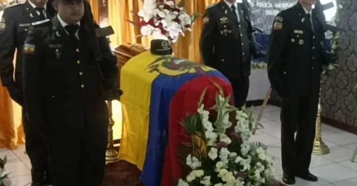 Restos de Verónica Songor fueron recibidos con honores en Loja