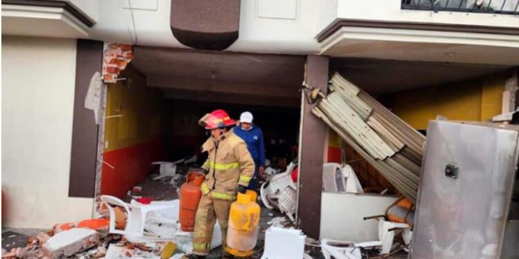 Mujer resultó con quemaduras tras explosión de tanque de gas