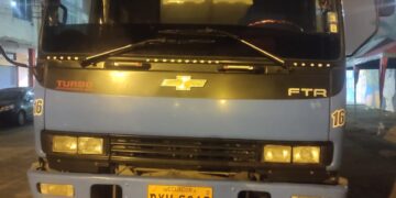 Lo amarraron y abandonaron en la maleza para robarle el camión