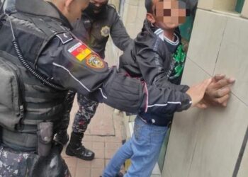 Lo detuvieron por riña callejera y encontraron que tenía un celular robado