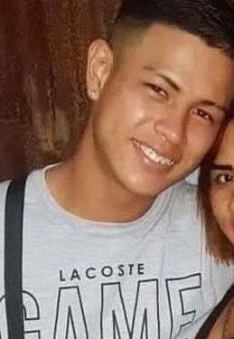 Se acercó a saludar a personas que terminaron quitándole la vida
