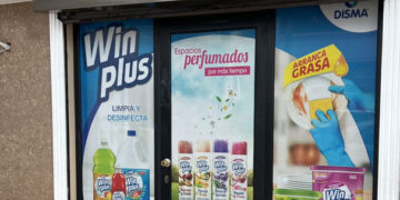 Sujetos armados asaltaron en local comercial