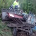 Lo rescataron de los fierros de su camioneta