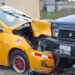 Taxi terminó con la parte frontal destruida por accidente