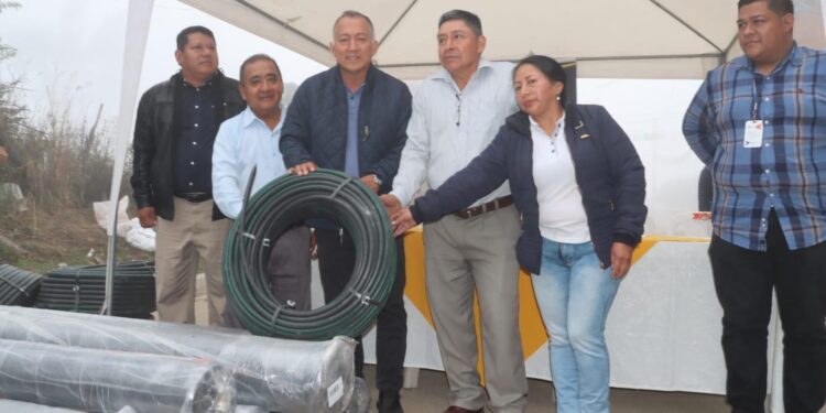 Prefectura entregó material para invernaderos en Chilla