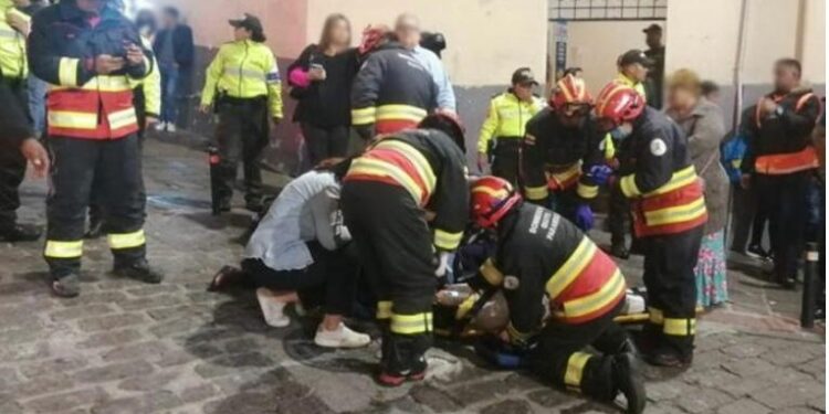 Vehículo atropelló a dos personas en La Ronda