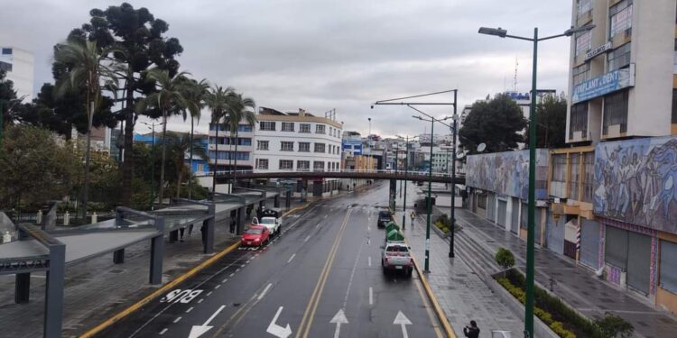 Suspenden clases en Ambato por paro de transportes