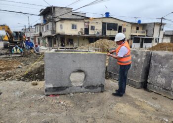 Avanza Proyecto de Construcción de Redes de Alcantarillado en Puerto Bolívar