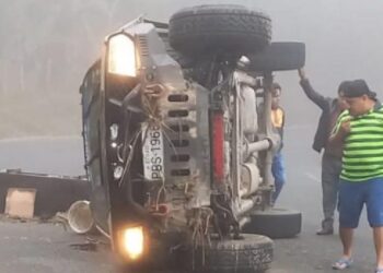 A la altura de San José una camioneta se volcó
