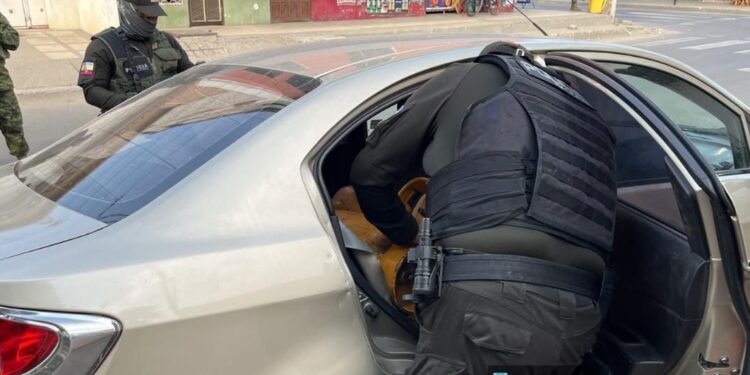 Detenidos mientras se movilizaban en una moto robada