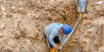 Instalan tubería para agua potable en la Urbanización San Gregorio